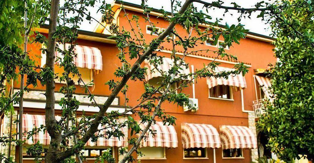 B&B Desenzano Дезенцано-дель-Гарда Экстерьер фото
